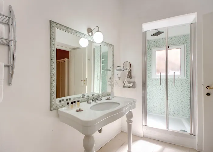 Otel Relais Fontana Di Trevi 3*