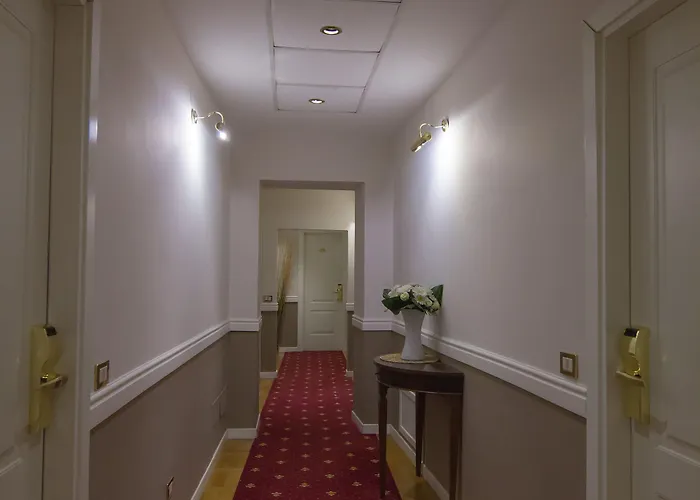 Relais Fontana Di Trevi Otel 3*