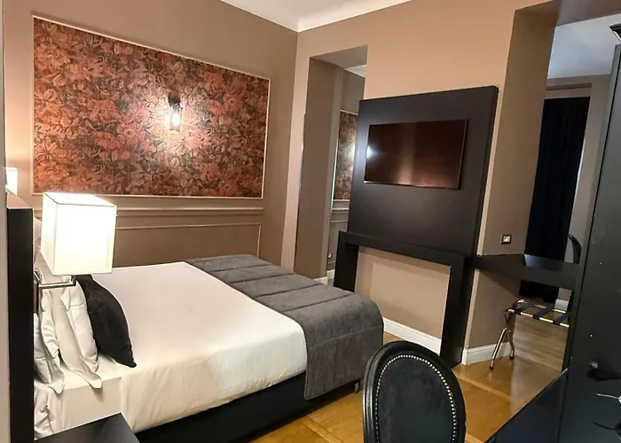 Relais Fontana Di Trevi 3*