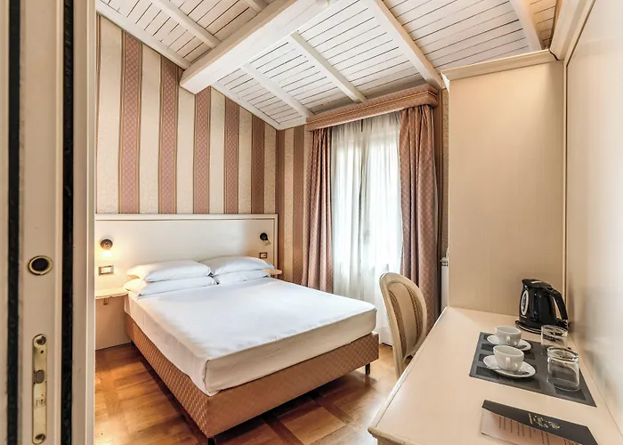 Relais Fontana Di Trevi Отель Рим