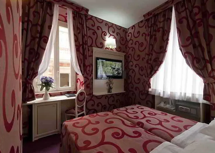 Отель Relais Fontana Di Trevi 3*
